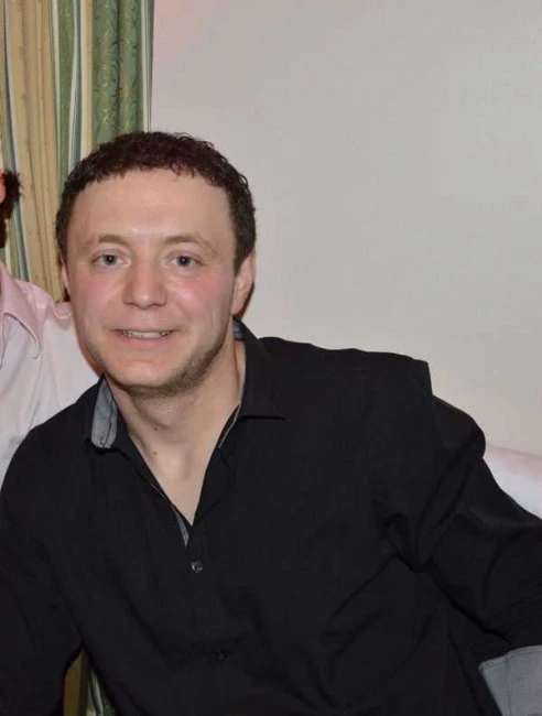 Хирург избавил пациента от лысины, вставив ему в голову воздушный шарик