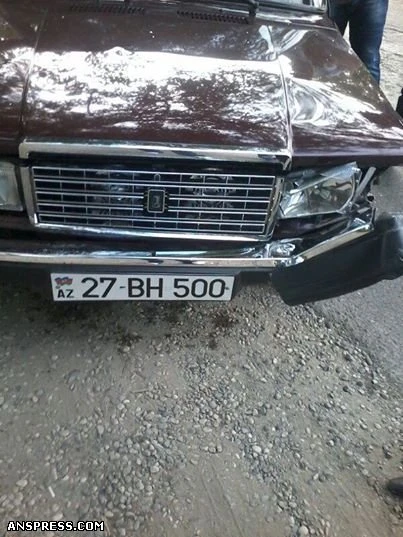 В Азербайджане сотрудник дорожной полиции скрылся с места аварии