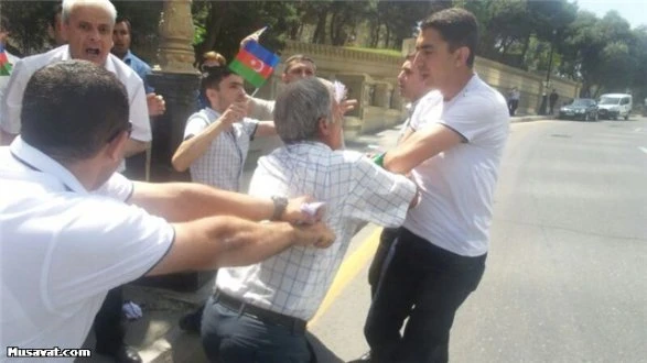 Полиция разогнала антиармянскую акцию в центре Баку