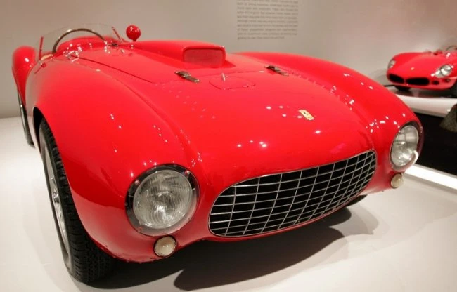 Автомобиль Ferrari продан с аукциона за рекордную сумму в £10,7 млн фунтов