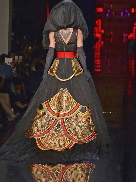 Кончита Вурст стала звездой показа Jean Paul Gaultier