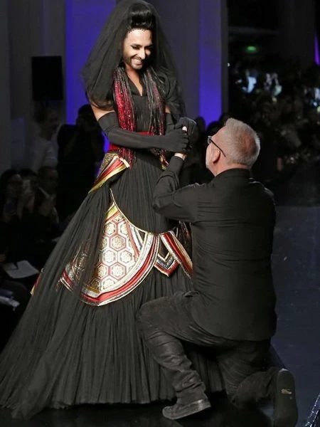 Кончита Вурст стала звездой показа Jean Paul Gaultier