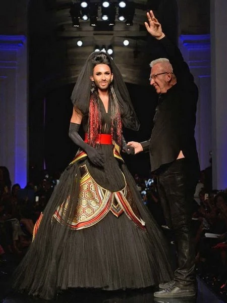Кончита Вурст стала звездой показа Jean Paul Gaultier
