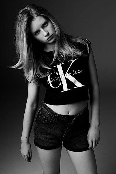 Лотти Мосс в рекламе Calvin Klein