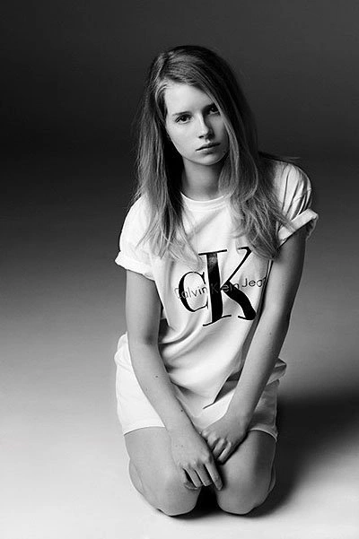 Лотти Мосс в рекламе Calvin Klein