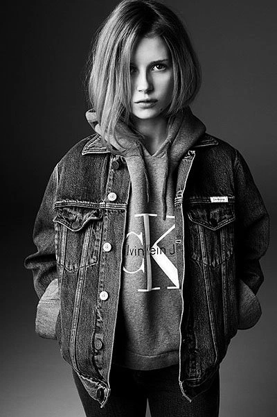 Лотти Мосс в рекламе Calvin Klein