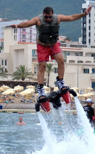 Адалят Шукюров полетал на Flyboard-е