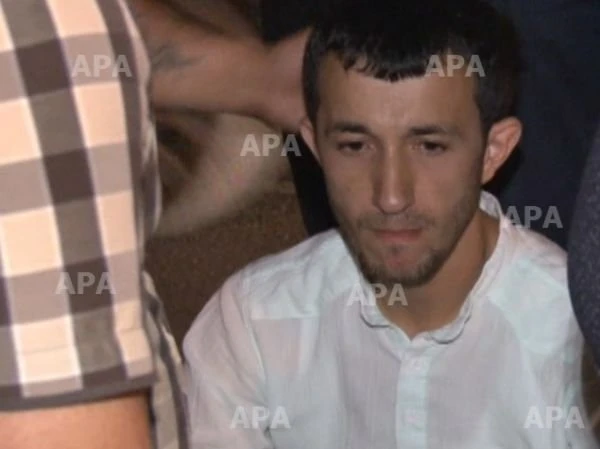 В Баку автомобиль сбил бездомного