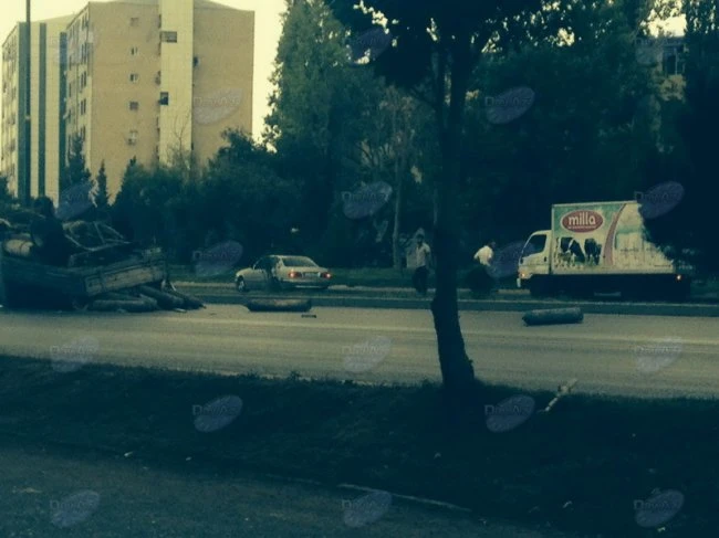 В Баку на проспекте Нобеля произошло ДТП