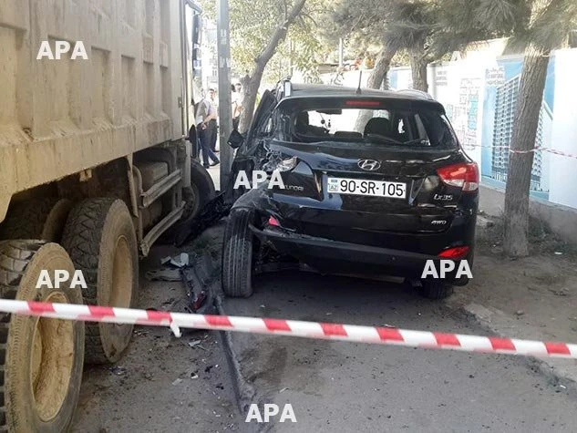 В Баку пассажирский автобус столкнулся с грузовиком