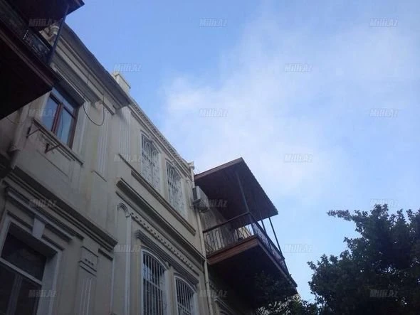 В центре Баку произошел сильный пожар