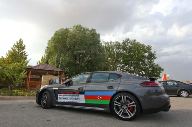 В Шамахе прошел ежегодный автопробег машин марки Porsche