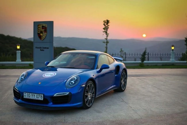 В Шамахе прошел ежегодный автопробег машин марки Porsche