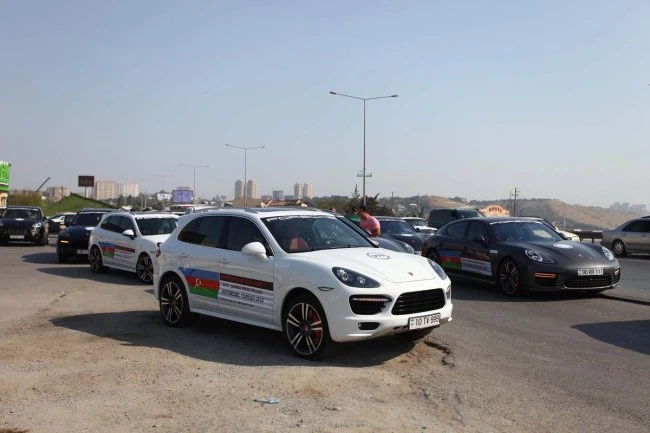 В Шамахе прошел ежегодный автопробег машин марки Porsche