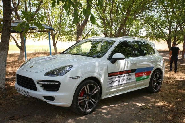 В Шамахе прошел ежегодный автопробег машин марки Porsche