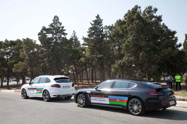 В Шамахе прошел ежегодный автопробег машин марки Porsche