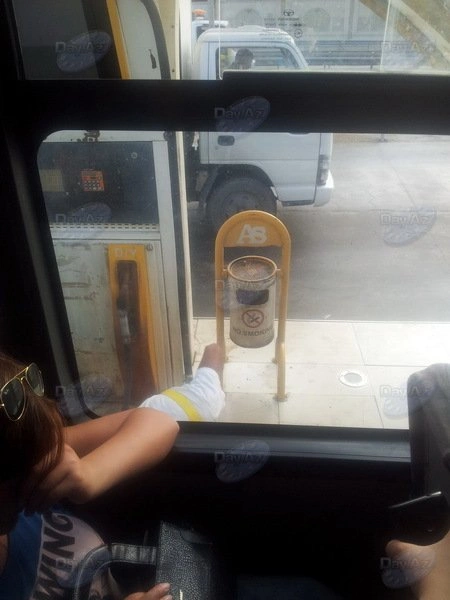 В Баку водитель автобуса подвергает опасности жизни пассажиров