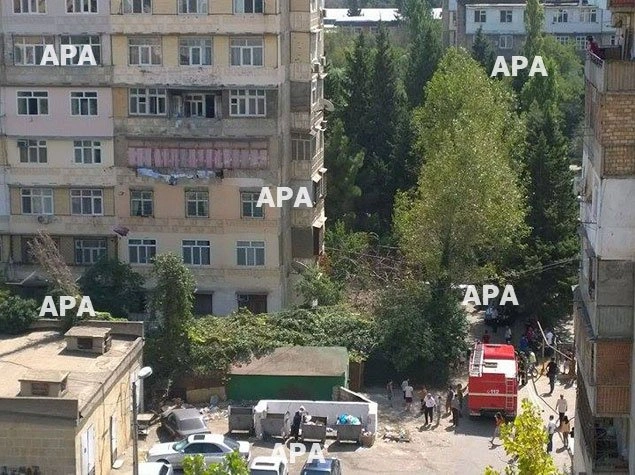 В Баку в жилом доме произошел пожар