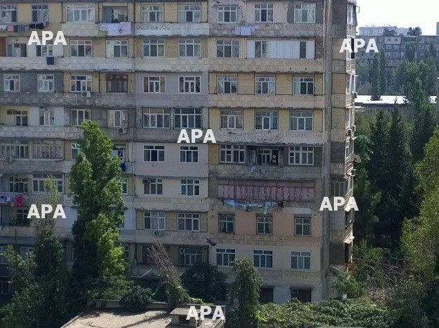 В Баку в жилом доме произошел пожар