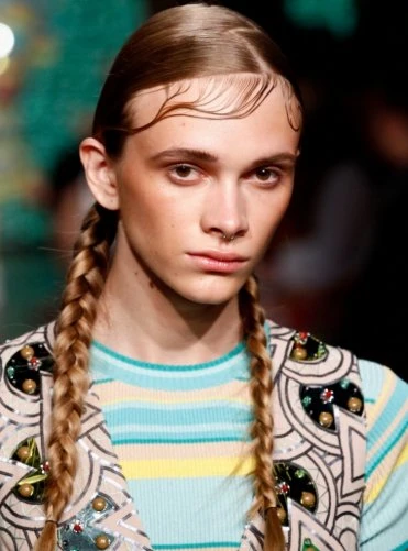 По следам Пежича: 21-летний Став Страшко вышел на подиум NYFW