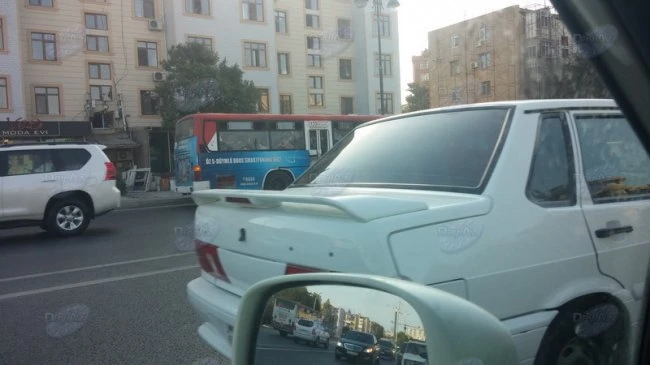 Бакинские автобусы вновь нарушают правила