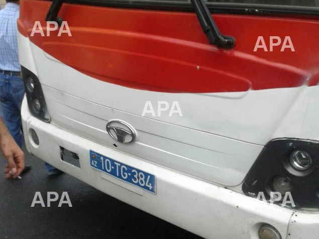 В Баку, устроив гонки, столкнулись пассажирские автобусы