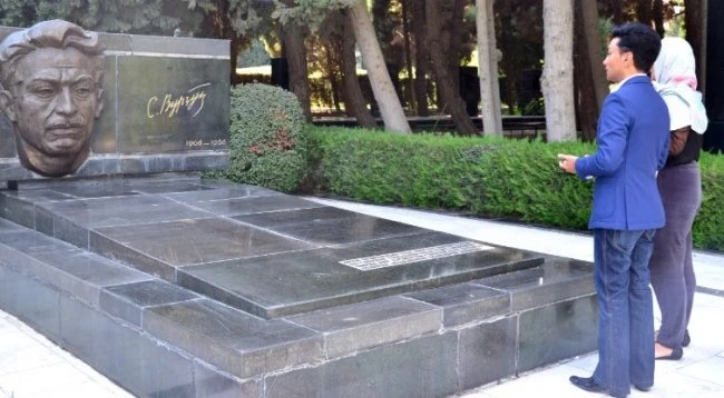 Фаик Агаев и Мушарраф Акай посетили Аллею почетного захоронения