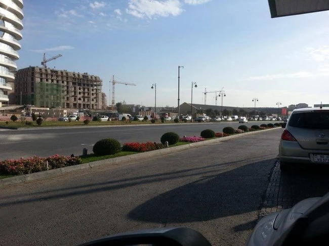 Утренняя пробка длиною в пять километров в Баку