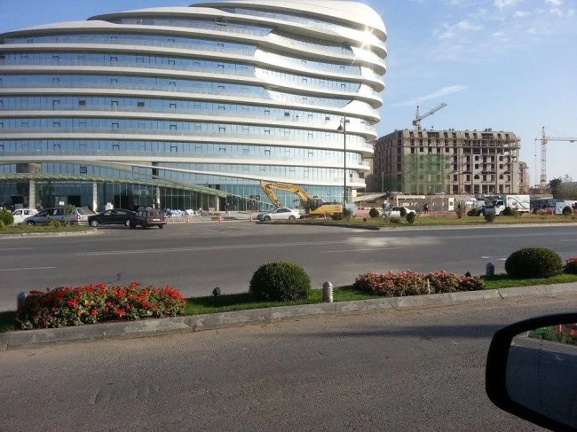 Утренняя пробка длиною в пять километров в Баку