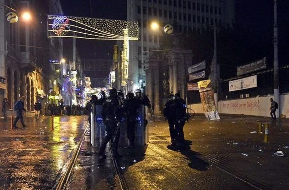 В Турции в результате беспорядков погибли 15 человек