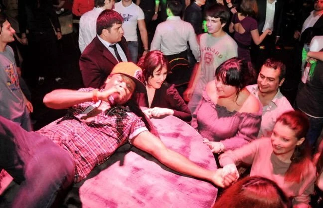 В Баку сносится один из самых известных клубов «Hezz Club»