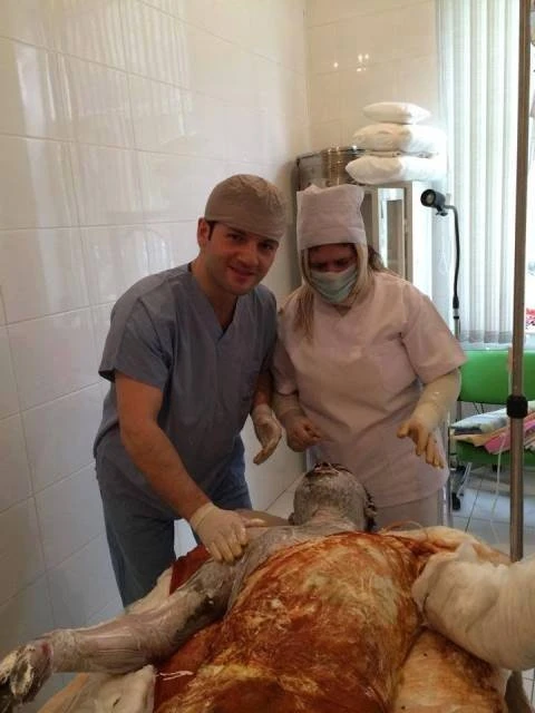 Скандальные фотографии бывшего главврача Ожогового центра Азербайджана