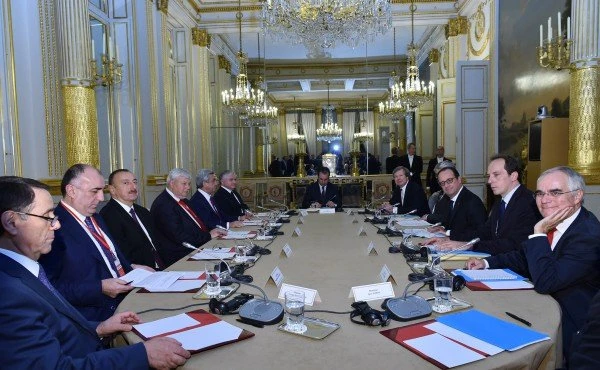 Состоялась трехсторонняя встреча президентов Франции, Азербайджана и Армении