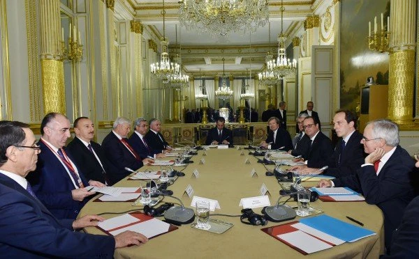 Состоялась трехсторонняя встреча президентов Франции, Азербайджана и Армении