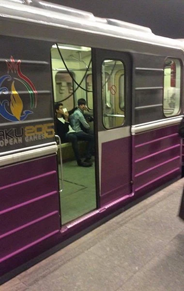 В бакинском метро вновь произошло ЧП