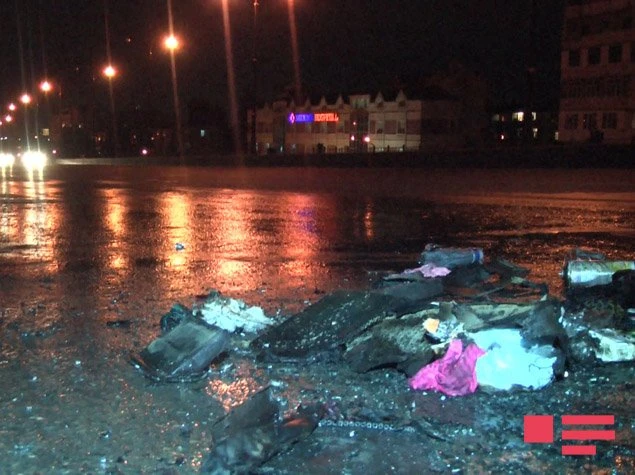 В Баку сгорел автомобиль, водитель сбежал