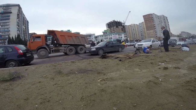 В Баку вновь просела дорога