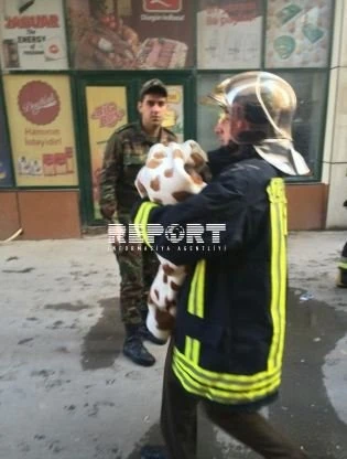 В Баку из детского сада, находящегося в горящем здании, эвакуированы дети