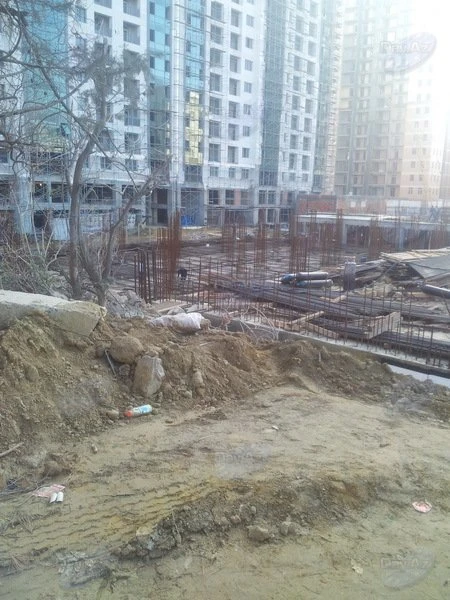 В Баку строится новый паркинг
