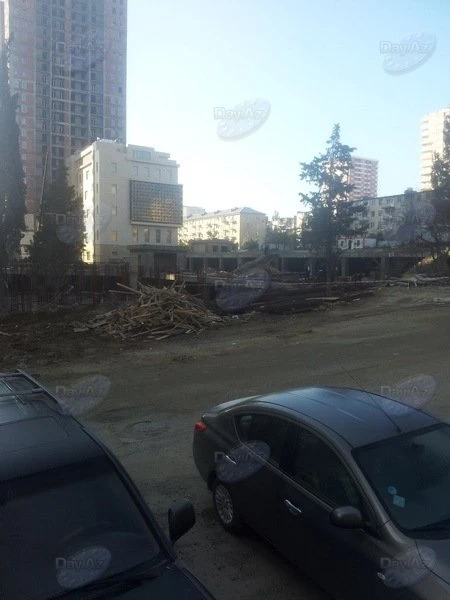 В Баку строится новый паркинг