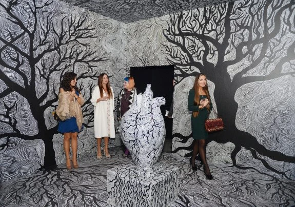 Мехрибан Алиева с дочерьми на открытии выставки в Лондоне