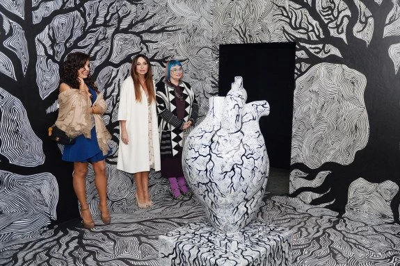 Мехрибан Алиева с дочерьми на открытии выставки в Лондоне