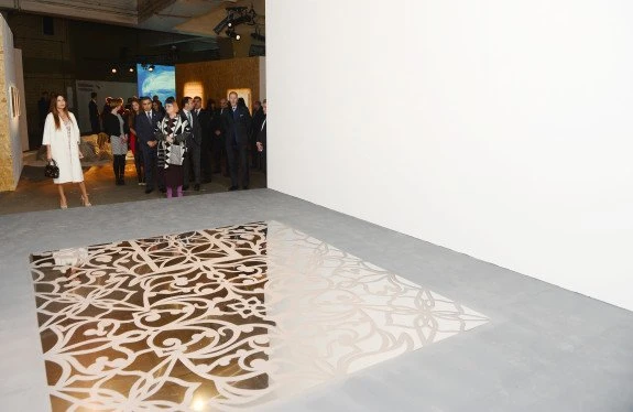 Мехрибан Алиева с дочерьми на открытии выставки в Лондоне