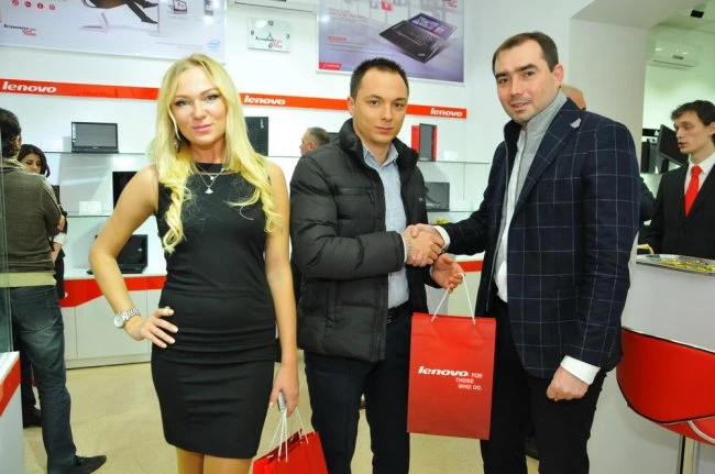 В Баку открылся первый монобрендовый магазин Lenovo