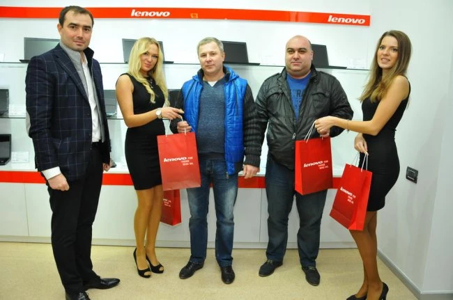 В Баку открылся первый монобрендовый магазин Lenovo