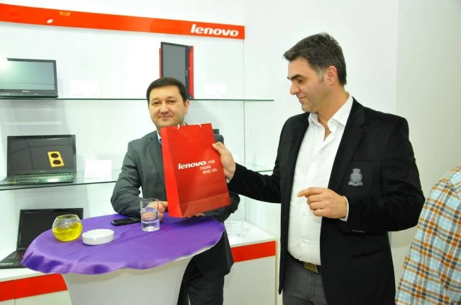В Баку открылся первый монобрендовый магазин Lenovo