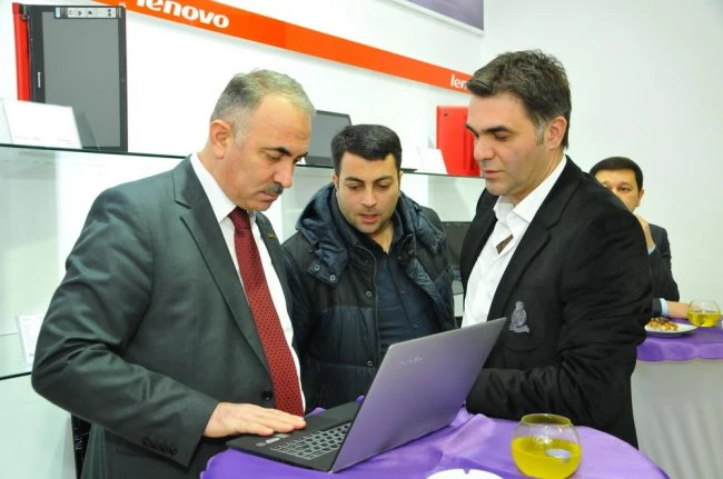 В Баку открылся первый монобрендовый магазин Lenovo