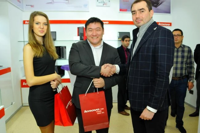 В Баку открылся первый монобрендовый магазин Lenovo