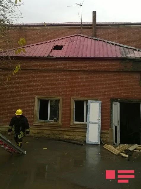 Пожар в бакинской школе потушен