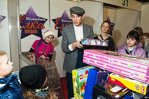 Эмин Агаларов на благотворительной елке в Москве